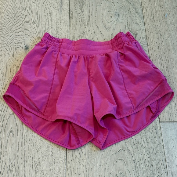 Lululemon Hotty Hot High-Rise 3.5” Lined Shorts in Size 4 - Picture 1 of 11